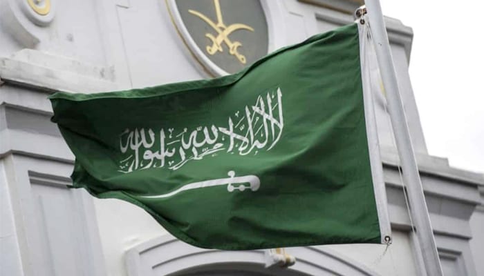 کورونا کیسز میں اضافہ، سعودی حکومت کی مقامی افراد اور غیرملکیوں کیلئے سخت وارننگ