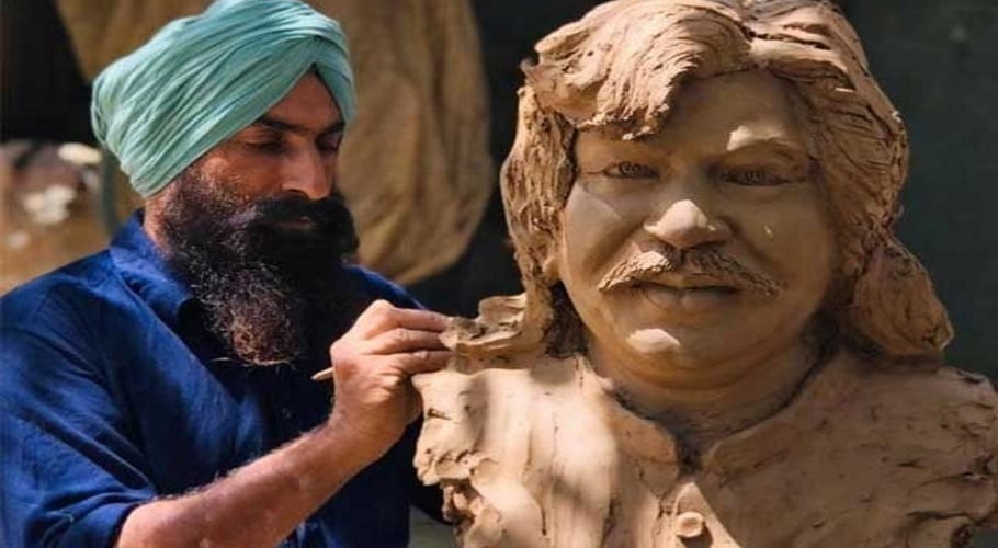 بھارتی مصور منجیت سنگھ نے آنجہانی گلوکار شوکت علی کا مجسمہ تیار کر لیا