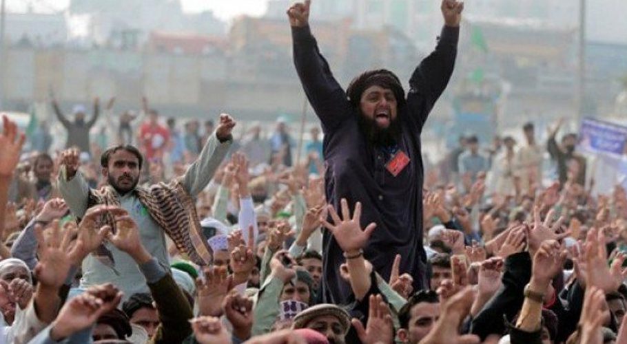 Banned TLP ends sit-in lahore