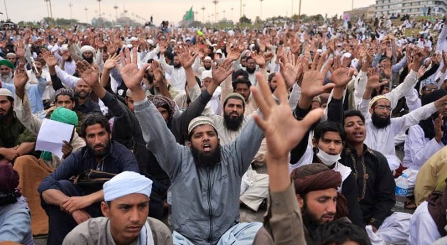 TLP Activists besiege Sheikh Rashid's residence Lal Haveli
