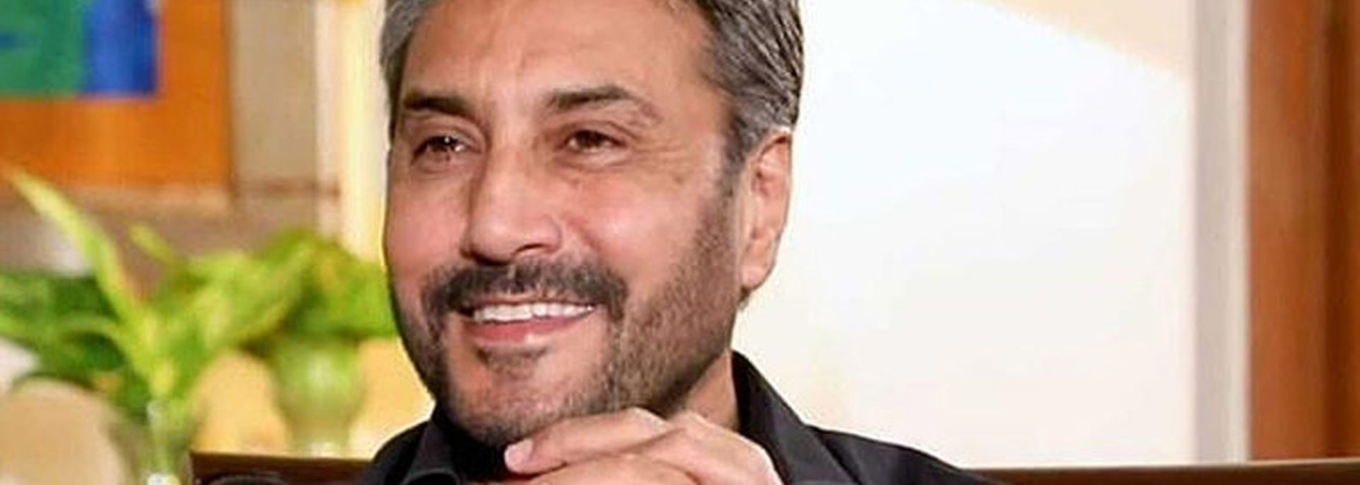 اداکار عدنان صدیقی نے کورونا کی روک تھام کیلئے دوسری بار ویکسین لگوا لی