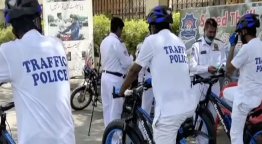 کراچی، شہریوں کو قانون کی خلاف ورزی پر پکڑنے کیلئے ٹریفک پولیس کا سائیکل اسکواڈ تیار