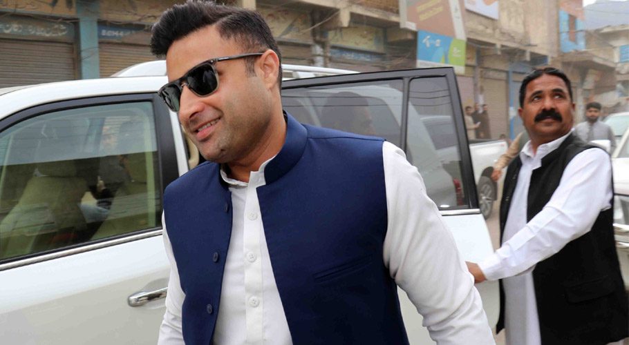 راولپنڈی رنگ روڈ اسکینڈل میں زیرِ تفتیش زلفی بخاری بیرونِ ملک کیوں گئے؟