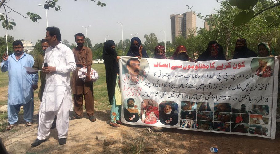 وڈیرہ کے ظلم کا شکار خاندان انصاف کے لیے شہراقتدار پہنچ گیا، وزیراعظم سے مدد کی اپیل