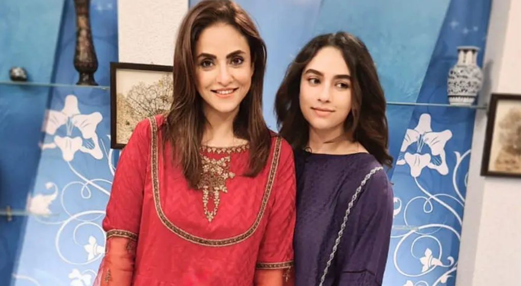 نادیہ خان کی علیزے کو بیرونِ ملک روانہ ہونے سے روکنے کی کوشش ناکام