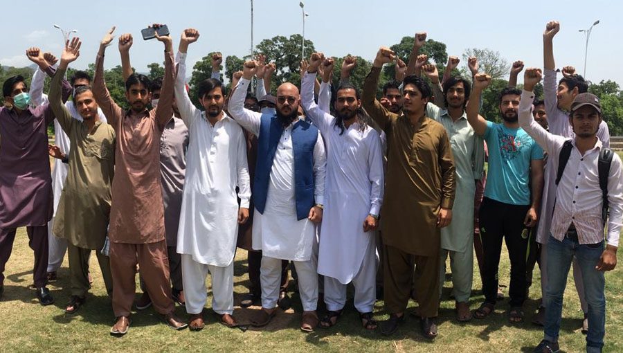 اقرا کالج کے ٹیکنیکل ایجوکیشن ڈپارٹمنٹ کے طلباء کا مطالبات کے حق میں مظاہرہ