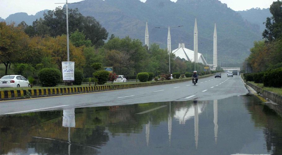راولپنڈی اسلام آباد میں تیزبارش اور ژالہ باری، بجلی کی فراہمی معطل، 40فیڈرز ٹرپ کرگئے
