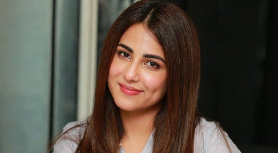 شوبز انڈسٹری میں اداکاروں سے امتیازی سلوک برتا جاتا ہے، اْشنا شاہ