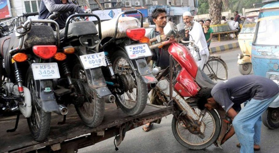 کراچی میں ٹریفک بحالی کے نام پر بھتہ وصولی عروج پر