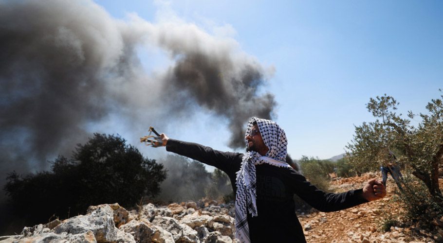 اسرائیلی فوج کا مظلوم فلسطینیوں پر حملہ، فائرنگ کے باعث سینکڑوں افراد زخمی