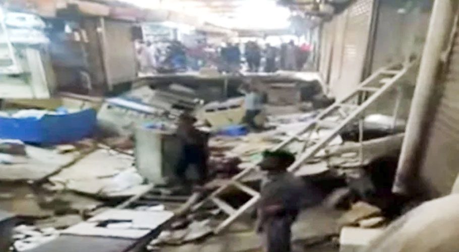 گارڈن میں نالے پر بنی جوبلی مارکیٹ کی 11دکانیں بیٹھ گئیں