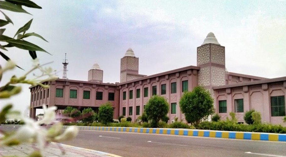 مہران یونیورسٹی کے VC کی کرپشن پر NAB انکوائری کے باوجود سندھ حکومت مہربان کیوں؟