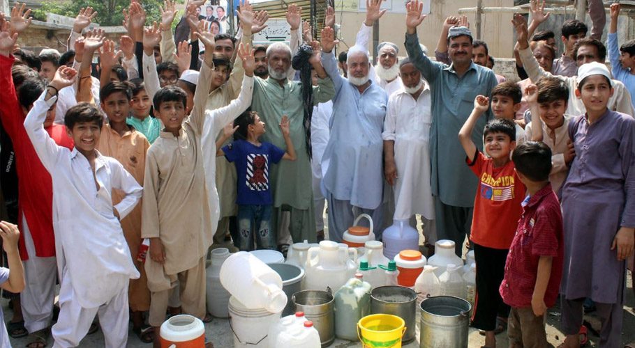 راولپنڈی: میٹرو پولیٹن کارپوریشن راولپنڈی کی یونین کونسل 2 میں پانی کی عدم فراہمی کے خلاف علاقہ مکینوں نے انتظامیہ کے خلاف احتجاجی مظاہرہ کیا ہے۔