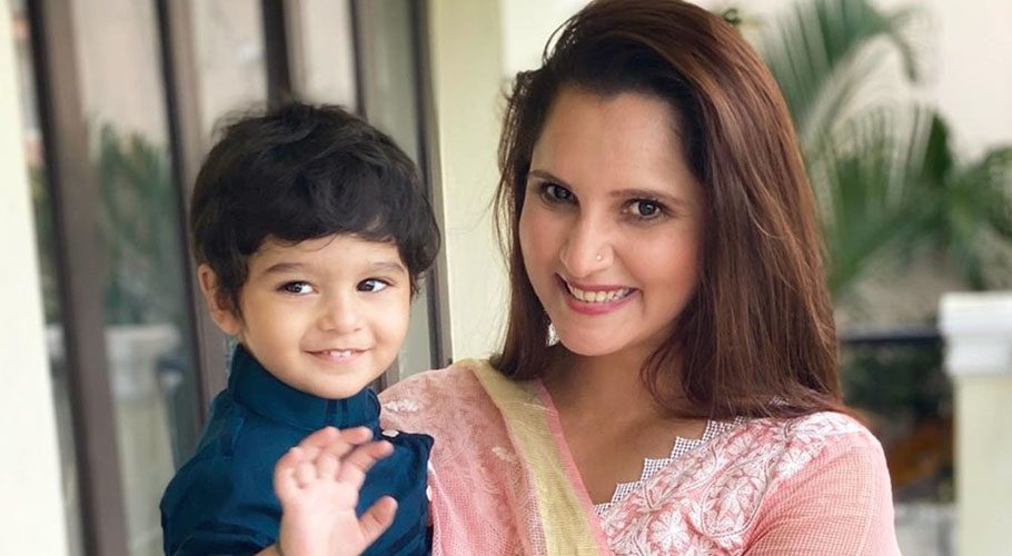 ثانیہ مرزا کا میچ دیکھنے کے لئے ان کا بیٹا ٹینس کورٹ پہنچ گیا، تصویر وائرل