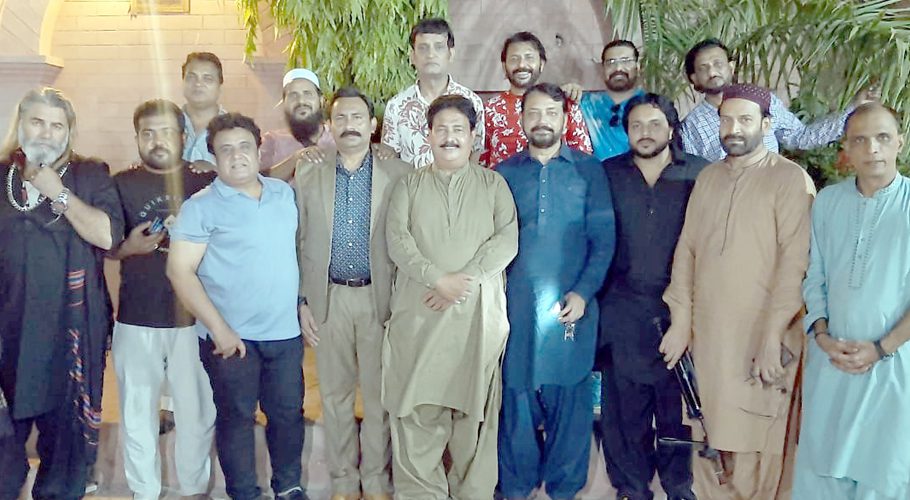 Stage artists announce sit-in outside Karachi Press Club against theater closure