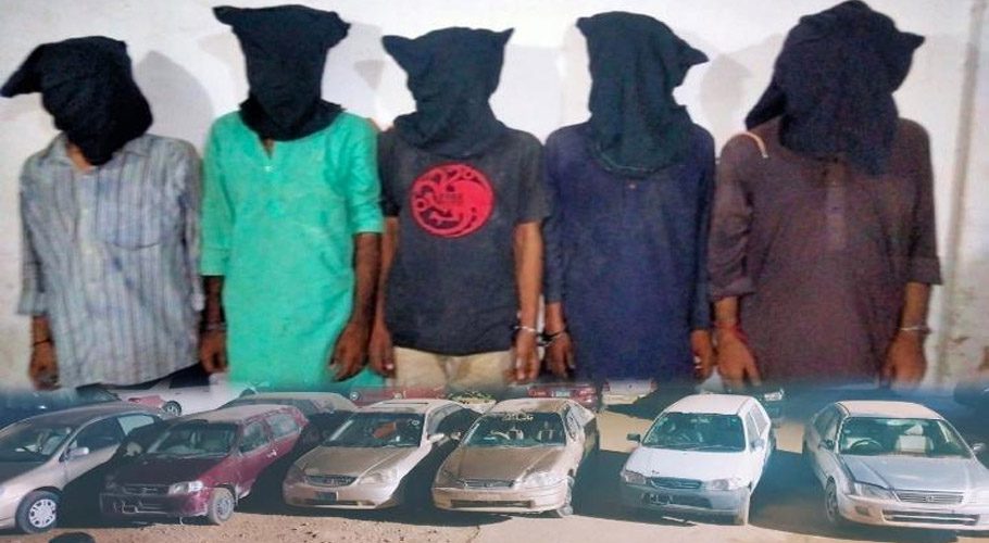 کراچی، میاں بیوی اور دیور سمیت 7 رکنی کار چور گروہ گرفتار، 6گاڑیاں برآمد