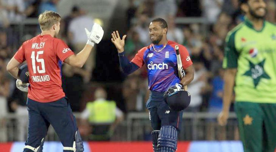 England defeated Pakistan by 3 wickets to win the series