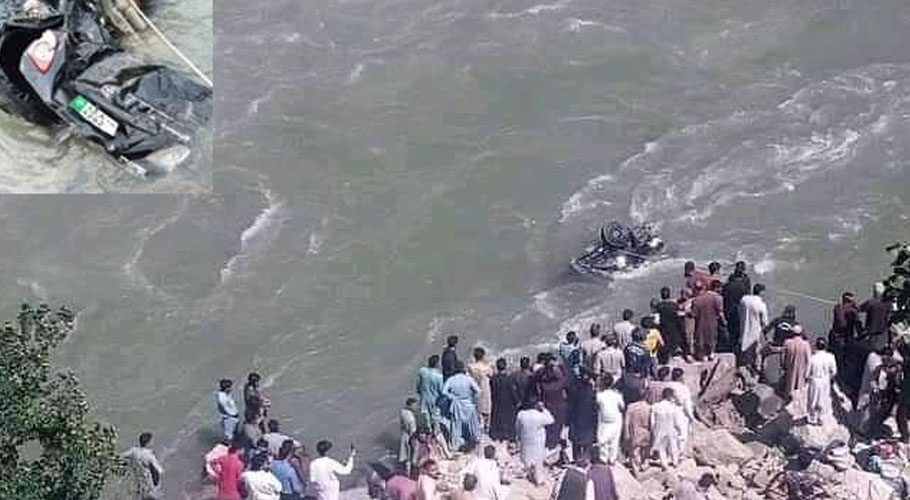 وادی نیلم میں لاہور سے آئے سیاحوں کی گاڑی دریا میں جاگری، 5 افراد جاں بحق