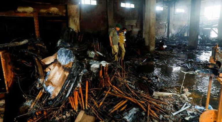 کراچی میں کیمیکل فیکٹری میں خطرناک آتشزدگی: ذمہ دار کون؟