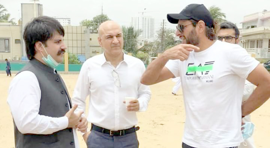 Hunaid Lakhani visits Gulshan Cricket Ground with Shahid Afridi and Alamgir Khan