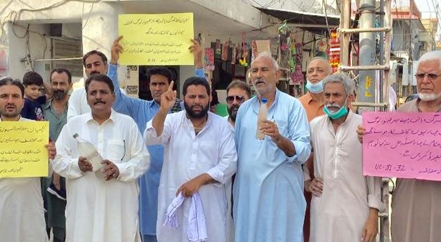 راولپنڈی:گلاس فیکٹری چوک میں اہلیان علاقہ گندے پانی کی سپلائی پر سراپا احتجاج