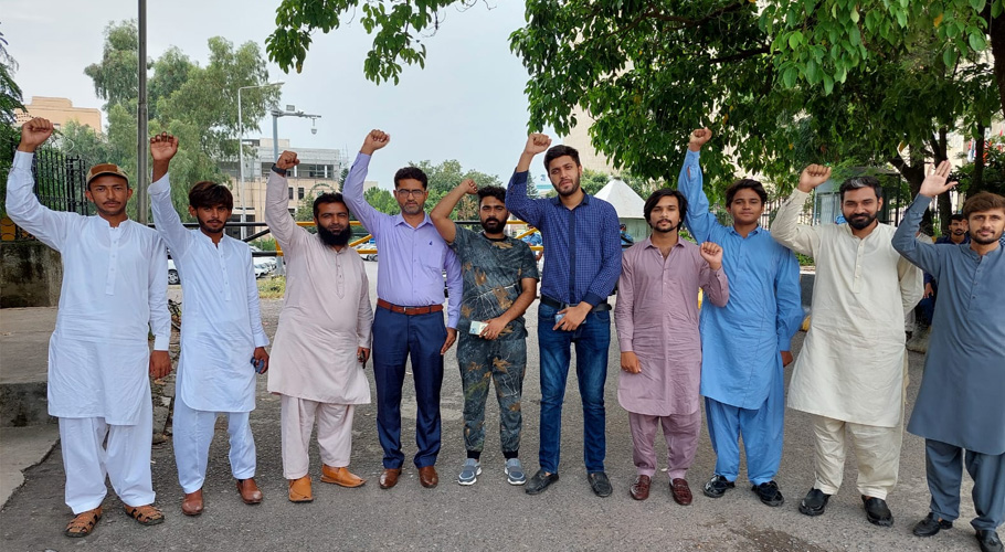 اوورسیز پاکستانیوں کا الیکشن کمیشن کے سامنے احتجاج، ووٹ کا حق دینے کا مطالبہ