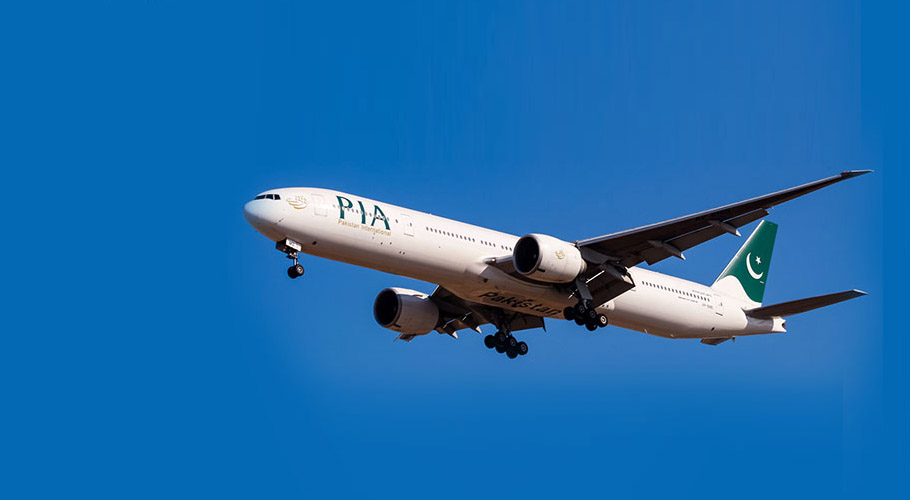 پی آئی اے کی پرواز کی پرندہ ٹکرانے کے بعد کراچی میں ہنگامی لینڈنگ