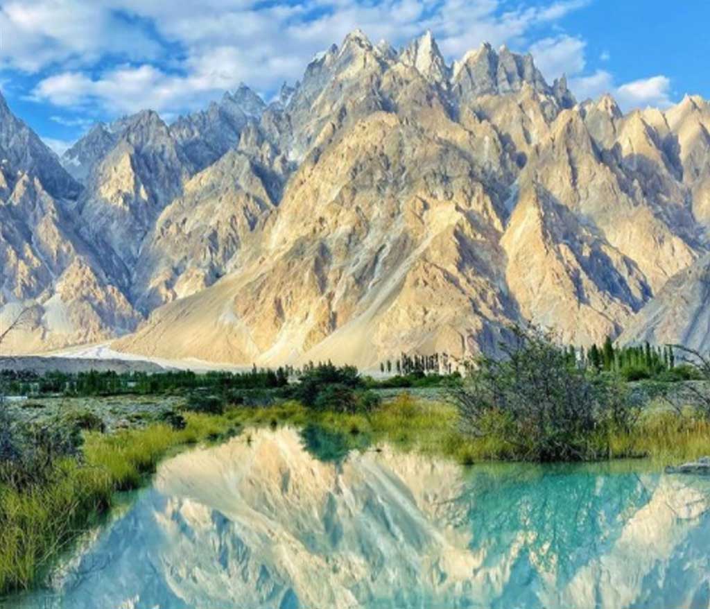 پاسو کیتھیڈرل پہاڑ ، گلگت بلتستان