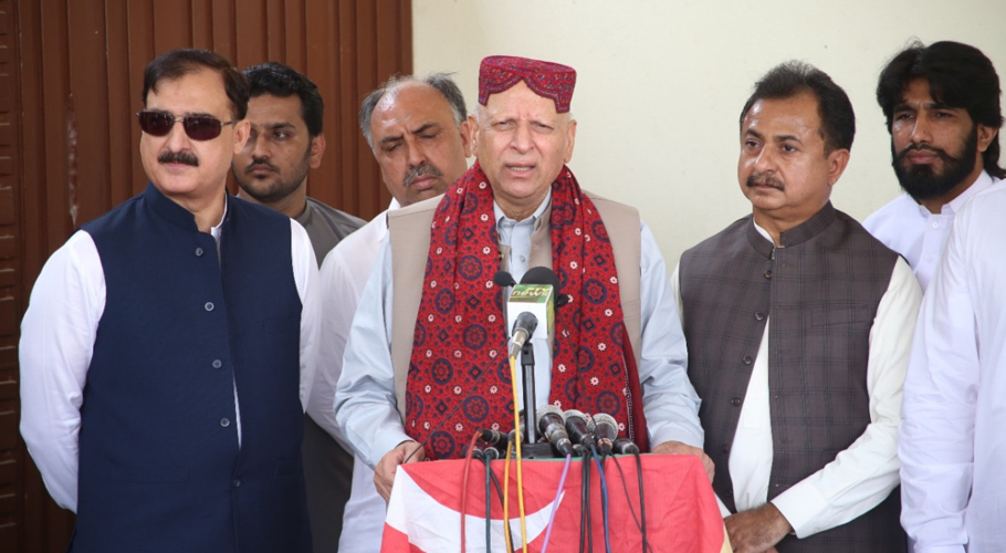 Punjab Governor Chaudhry Sarwar held a press conference in Karachi