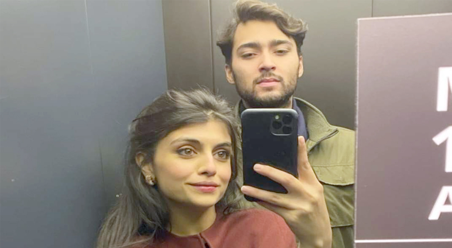 Junaid and Ayesha's New selfie goes viral