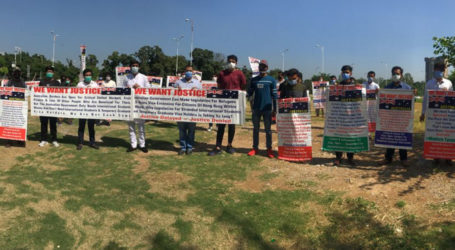 پاکستان میں پھنسے سیکڑوں طلبہ کا اپنے مطالبات کے حق میں مظاہرہ