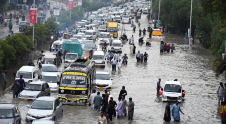 کراچی میں بارش، جگہ جگہ پانی کھڑا ہوگیا، مختلف علاقوں میں لوڈ شیڈنگ