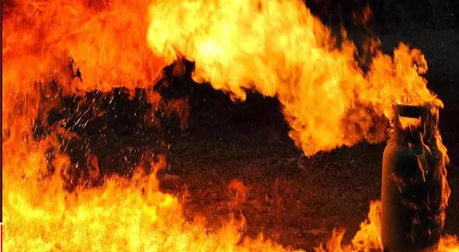 رہائشی فلیٹ میں گیس لیکج سے دھماکہ،ایک شخص جاں بحق 4زخمی