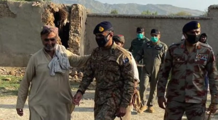 بلوچستان میں زلزلہ متاثرین کھلے آسمان تلے رہنے پر مجبور، کور کمانڈر کا دورہ