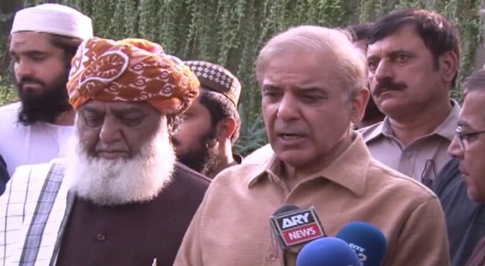 فضل الرحمان اور شہباز شریف نے ملک میں فوری انتخابات کا مطالبہ کردیا