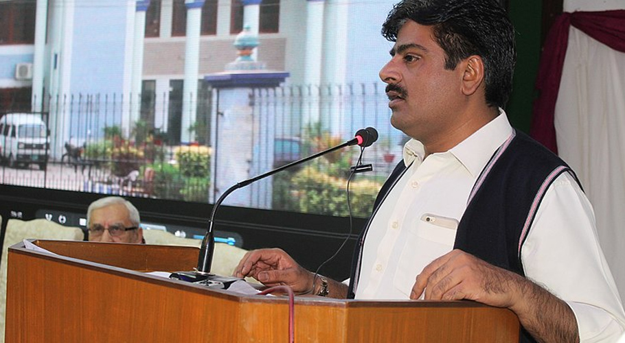 حکومتِ سندھ نے صوبے کے 5000 اسکول ختم کرنے کا اعلان کردیا