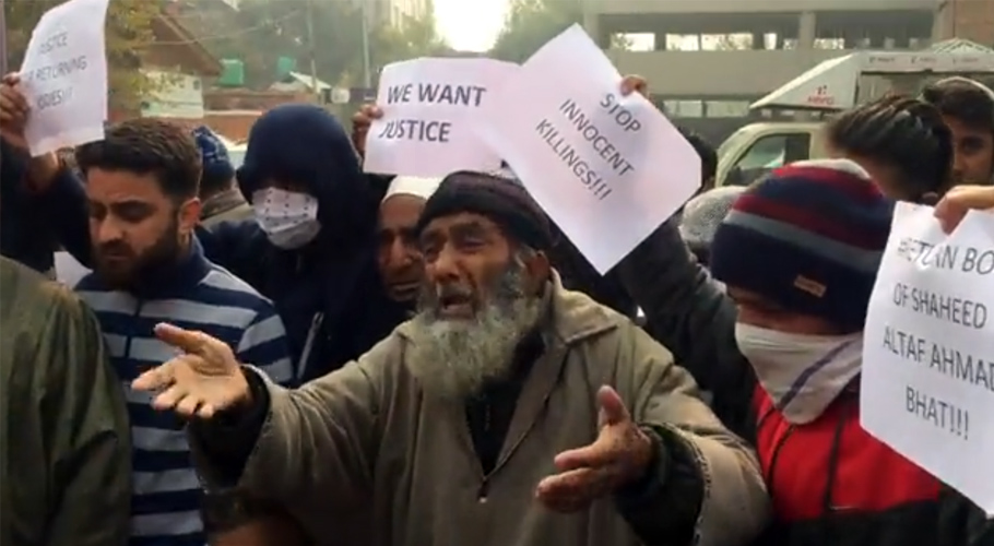 مقبوضہ وادی میں 4 مظلوم کشمیری قتل، ورثاء سراپا احتجاج، پاکستان کی مذمت