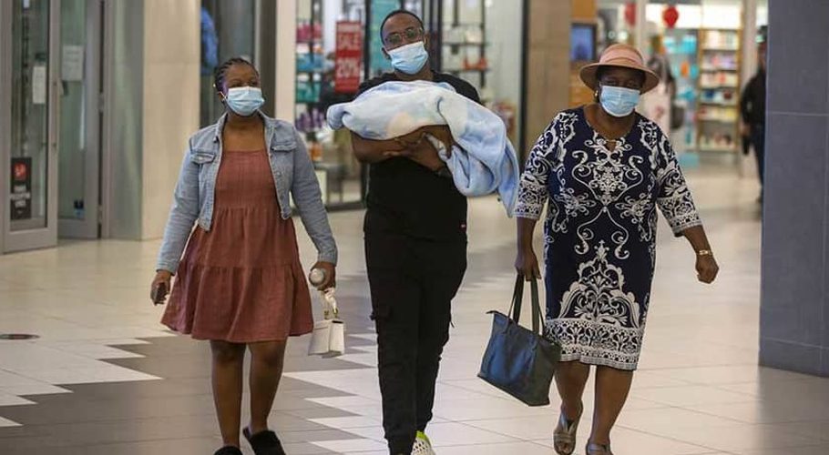'اومی کرون: کورونا وائرس کا نیاجنوبی افریقی ویرینٹ کیا ہےاور کتناخطرناک ہے؟