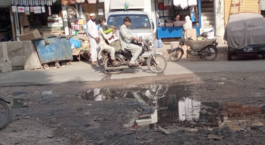 Traders express displeasure over lack of cleanliness in front of KMC office