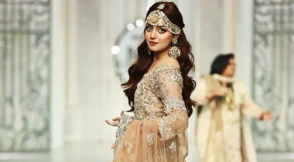 زندگی عروج و زوال سے عبارت ہے۔علیزے شاہ نے اسٹیج پر گرنے کی حقیقت بتا دی
