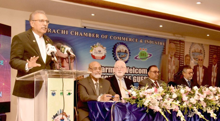 President Arif Alvi addressing a function of Karachi Chamber of Commerce