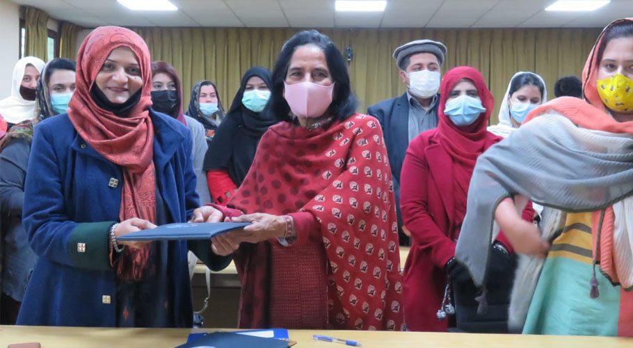 جامعہ کراچی اور صوابی یونیورسٹی برائے خواتین کے درمیان مفاہمتی یادداشت پر دستخط