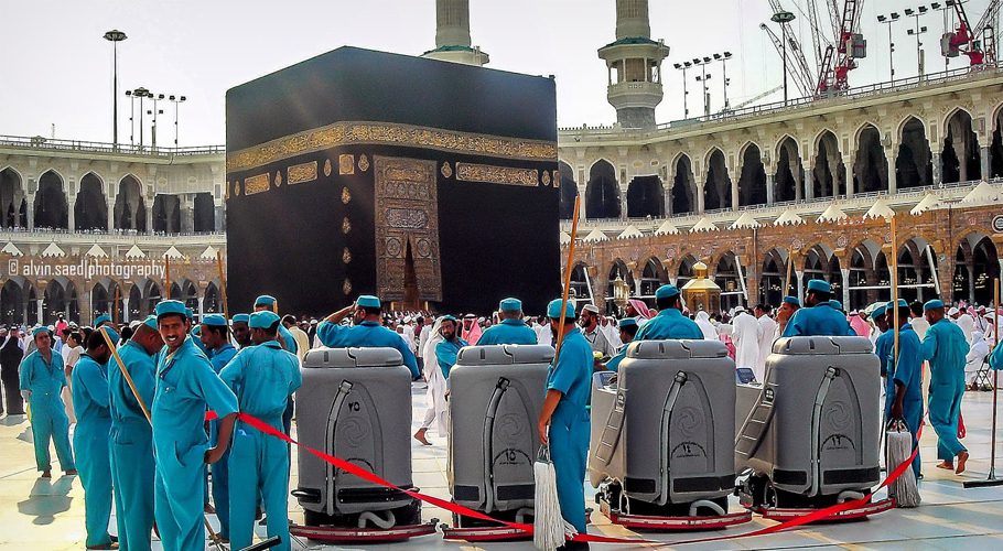 مسجد حرام میں تطہیر اور سینی ٹائزیشن کے لیے 12 ٹیمیں مصروف عمل
