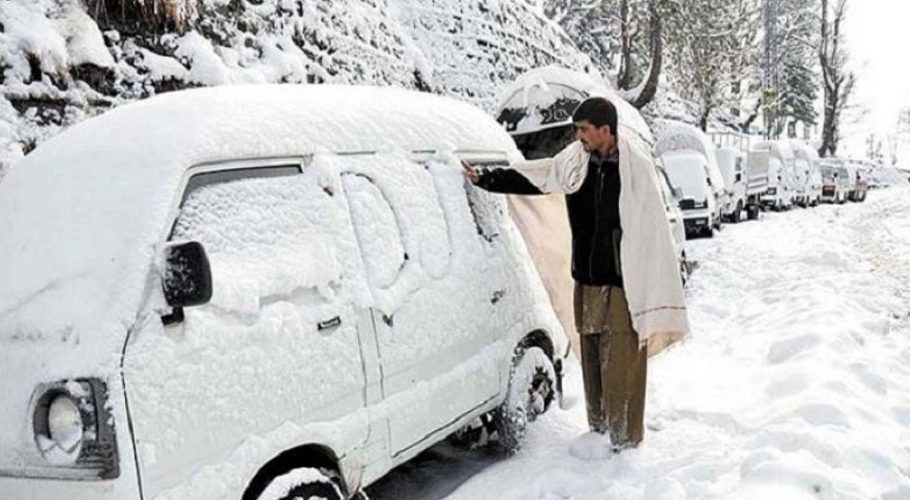 مری اور گلیات میں سیاحوں کے داخلے پر پابندی میں 24گھنٹے کی توسیع کردی گئی