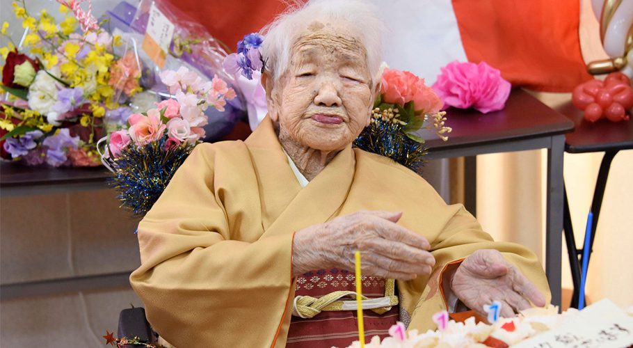 The world's oldest Japanese woman is very happy on her 119th birthday