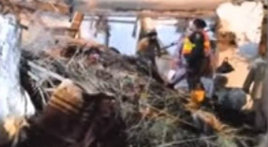 پشاور میں مکان کی چھت گرنے سے ماں اور 4 بیٹیاں جاں بحق، 2 افرادزخمی