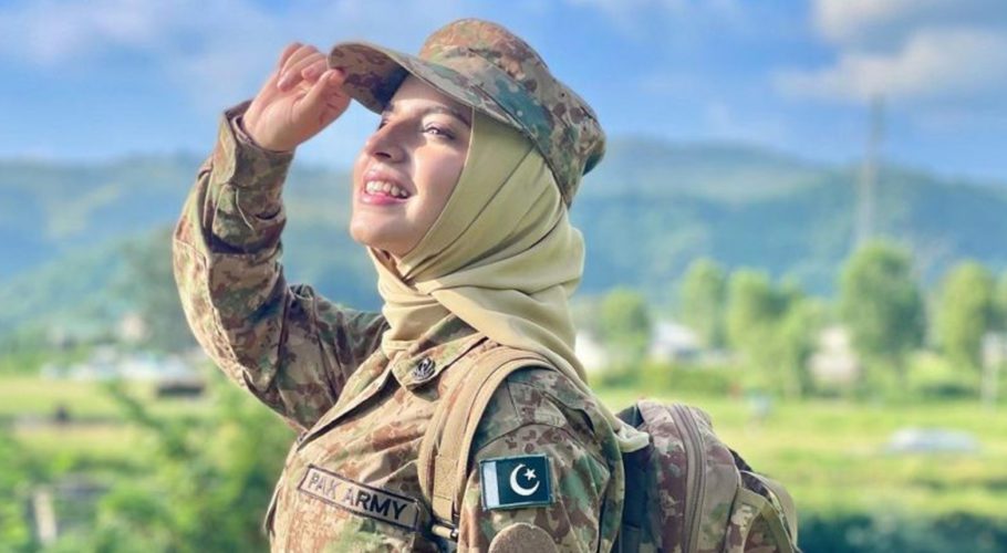 Here’s what Dananeer Mobeen said about her Sinf-e-Aahan co-stars