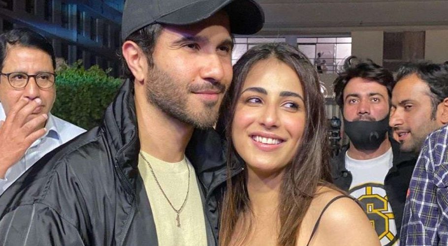 کیا فیروز خان اور عشنا شاہ ڈیٹنگ کررہے ہیں؟سوشل میڈیا صارفین کا سوال
