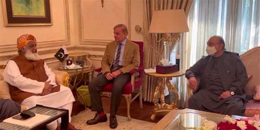 حکومت گرانے کا مشن، اپوزیشن جماعتوں کی قیادت سر جوڑ کر بیٹھ گئی