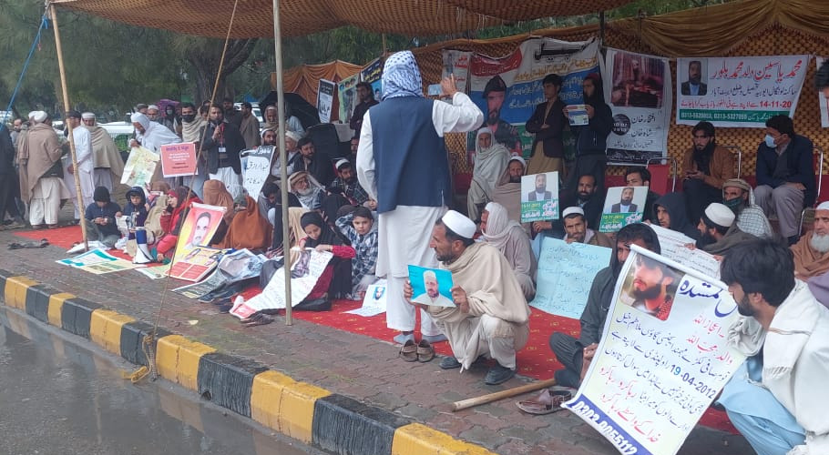 ڈی چوک پر لواحقین کا احتجاج، حکومت سے لاپتہ افراد کی بازیابی کا مطالبہ